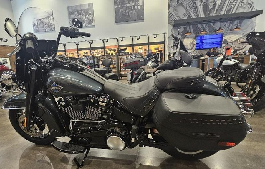 2025 Harley-Davidson® FLHC - Heritage Classic