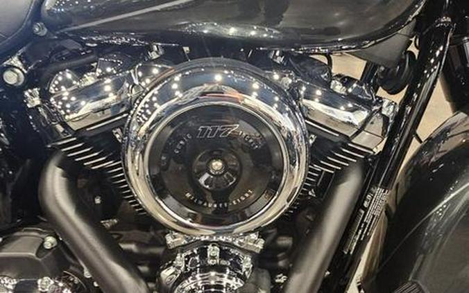 2025 Harley-Davidson® FLHC - Heritage Classic