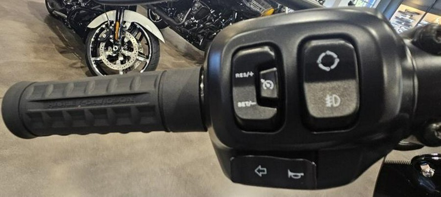 2025 Harley-Davidson® FLHC - Heritage Classic