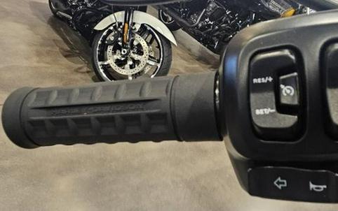 2025 Harley-Davidson® FLHC - Heritage Classic