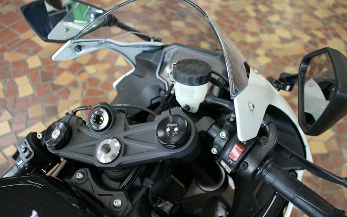 2026 Kawasaki NINJA ZX-6R ABS Pearl Robotic White/Metallic Spark Black - TA043617