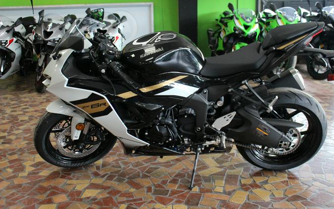 2026 Kawasaki NINJA ZX-6R ABS Pearl Robotic White/Metallic Spark Black - TA043617