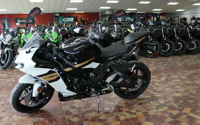 2026 Kawasaki NINJA ZX-6R ABS Pearl Robotic White/Metallic Spark Black - TA043617