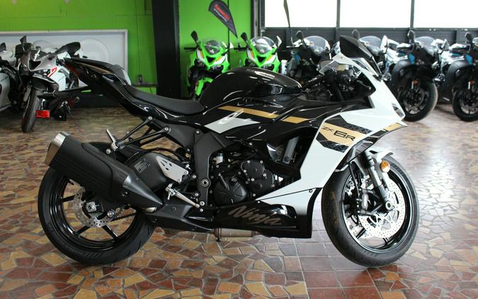 2026 Kawasaki NINJA ZX-6R ABS Pearl Robotic White/Metallic Spark Black - TA043617