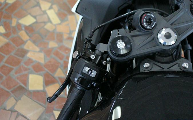 2026 Kawasaki NINJA ZX-6R ABS Pearl Robotic White/Metallic Spark Black - TA043617