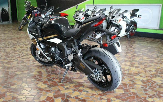 2026 Kawasaki NINJA ZX-6R ABS Pearl Robotic White/Metallic Spark Black - TA043617