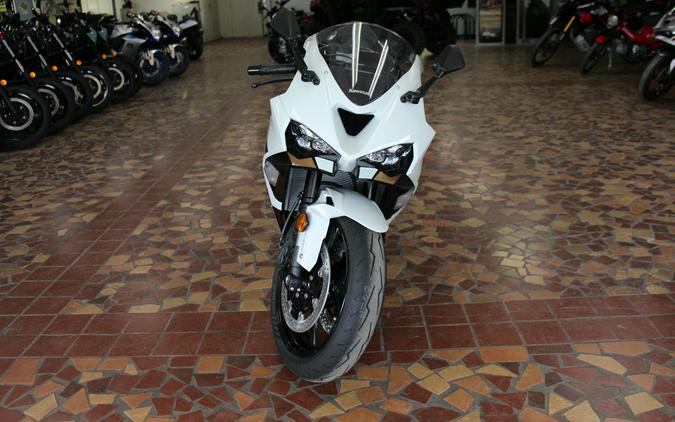 2026 Kawasaki NINJA ZX-6R ABS Pearl Robotic White/Metallic Spark Black - TA043617