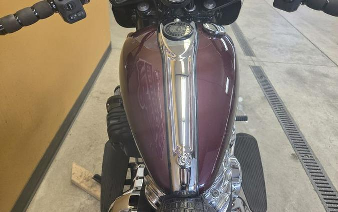 2022 Indian Super Chief Limited Maroon Metallic