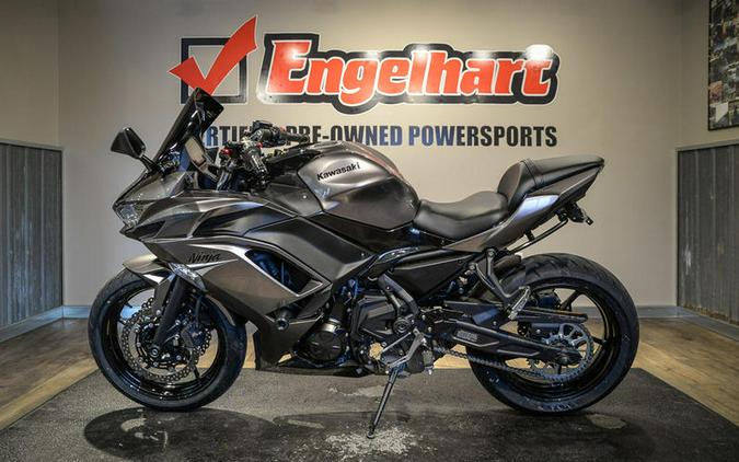 2021 Kawasaki Ninja® 650 Metallic Graphite Gray/Metallic Spark Black