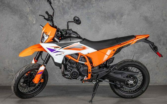 2025 KTM 390 SMC R
