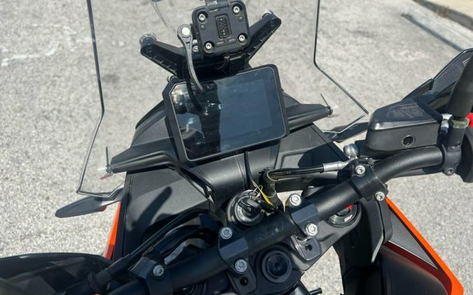 2023 KTM Adventure 890
