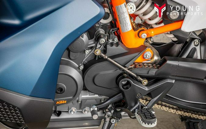 2025 KTM Adventure 890 R