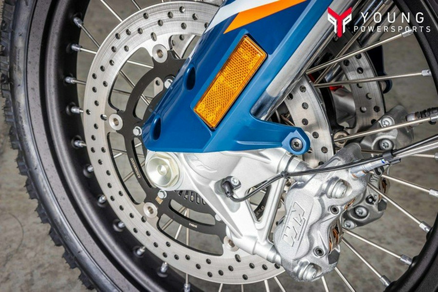 2025 KTM Adventure 890 R