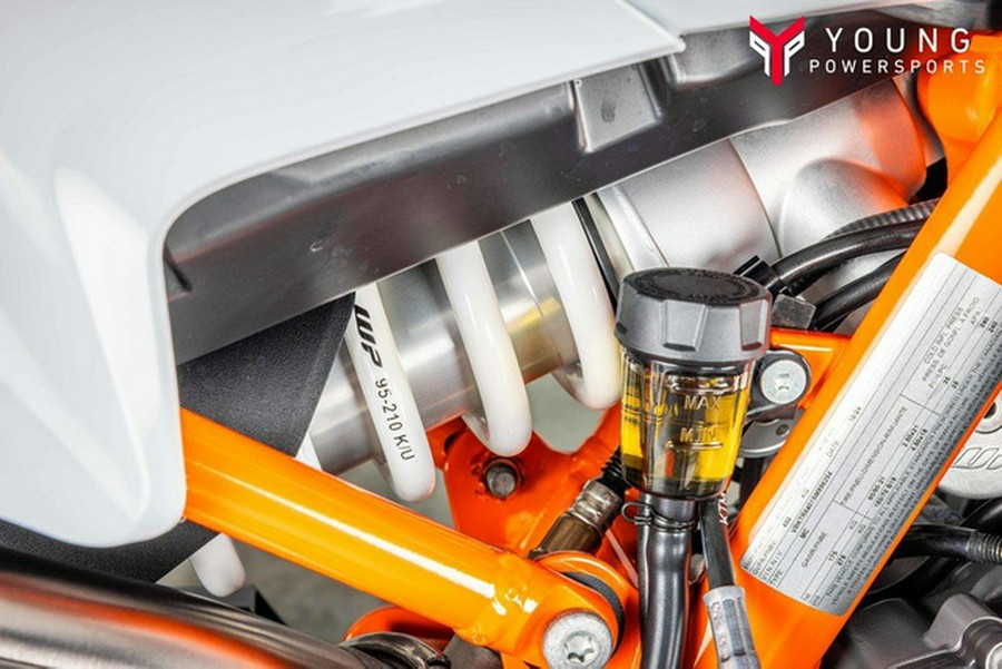 2025 KTM Adventure 890 R