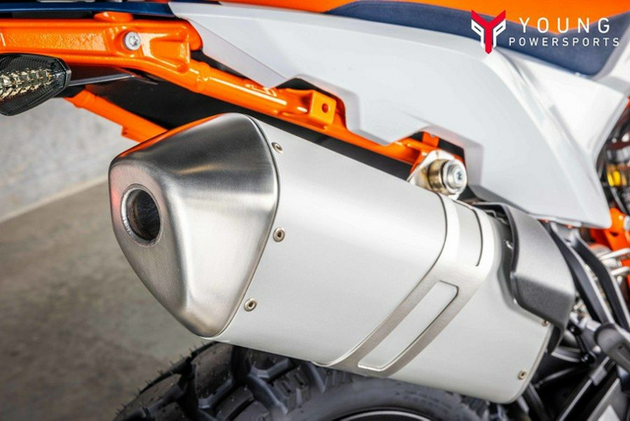 2025 KTM Adventure 890 R