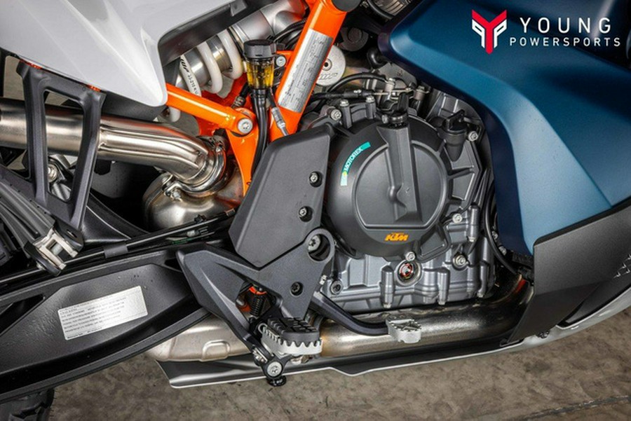 2025 KTM Adventure 890 R