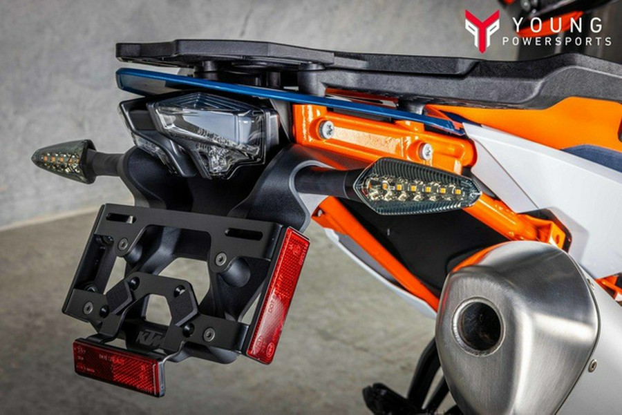 2025 KTM Adventure 890 R