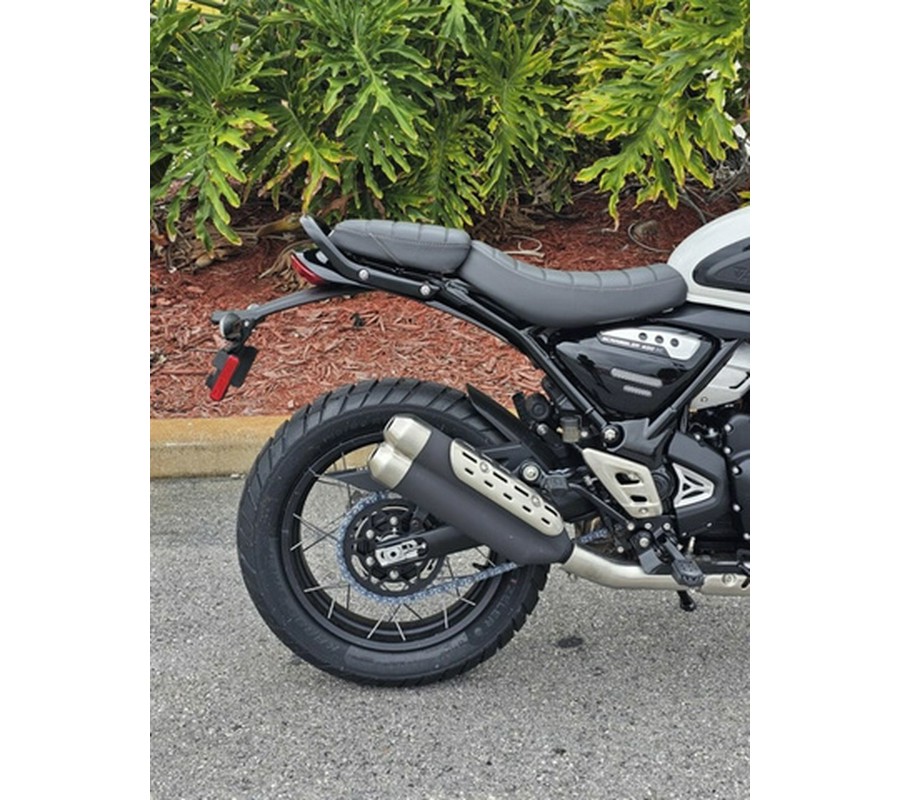 2026 Triumph Scrambler 400 XC Vanilla White XC
