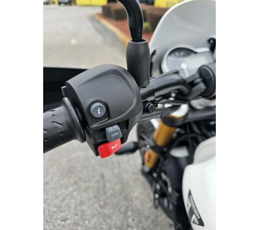 2026 Triumph Scrambler 400 XC Vanilla White XC