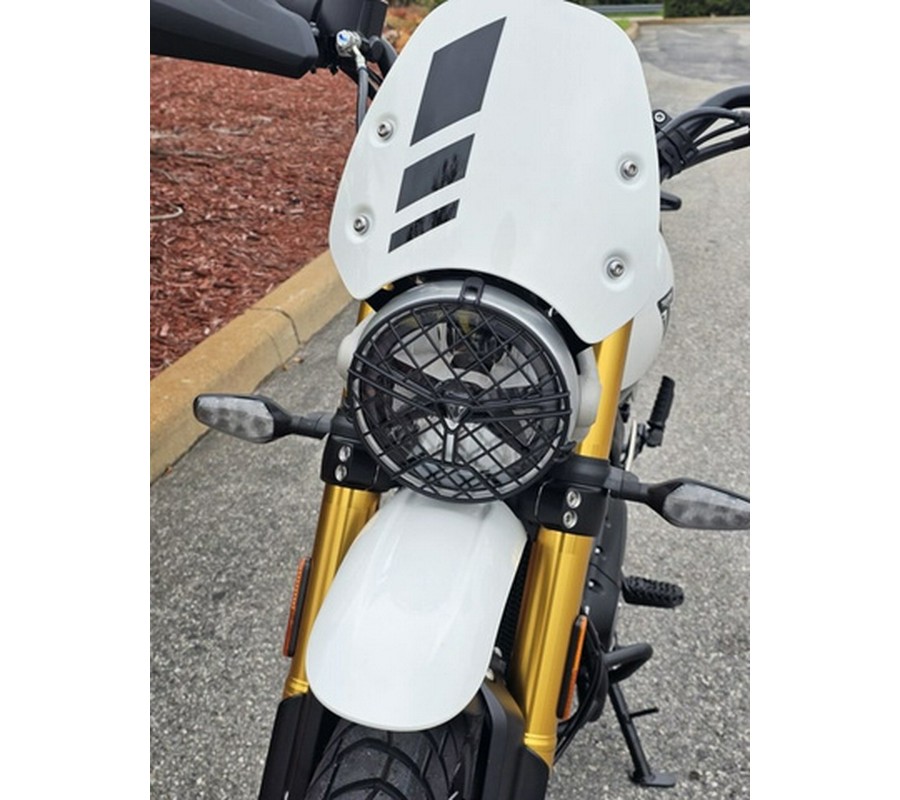 2026 Triumph Scrambler 400 XC Vanilla White XC