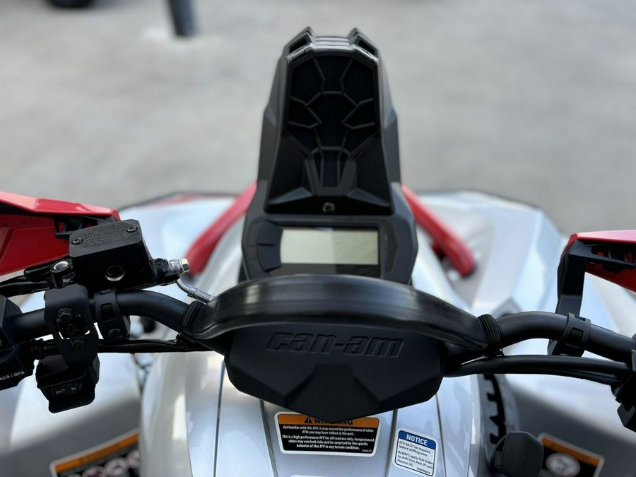 2026 Can-Am® Renegade X mr 1000 R Hyper Silver & Legion Red