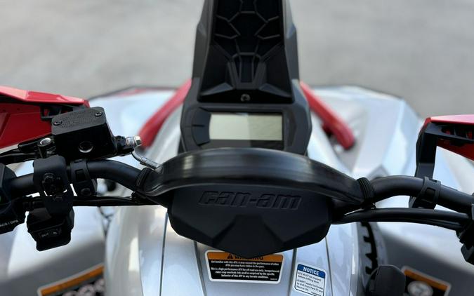 2026 Can-Am® Renegade X mr 1000 R Hyper Silver & Legion Red