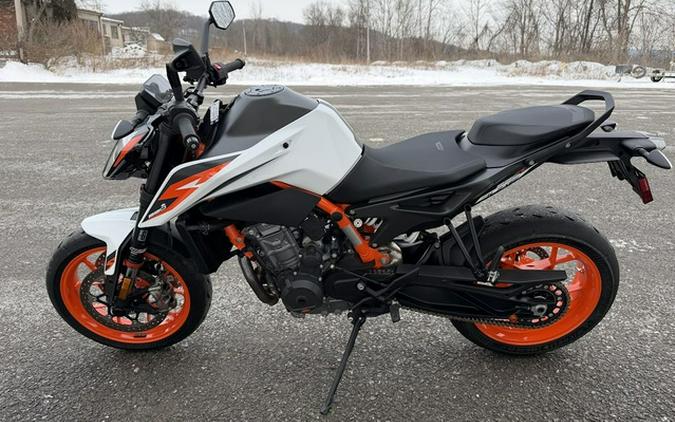 2021 KTM Duke 890 R