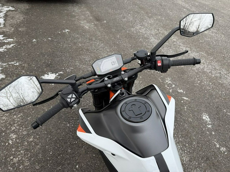 2021 KTM Duke 890 R