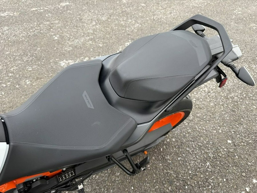 2021 KTM Duke 890 R