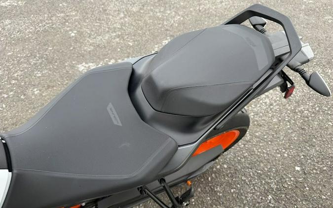 2021 KTM Duke 890 R
