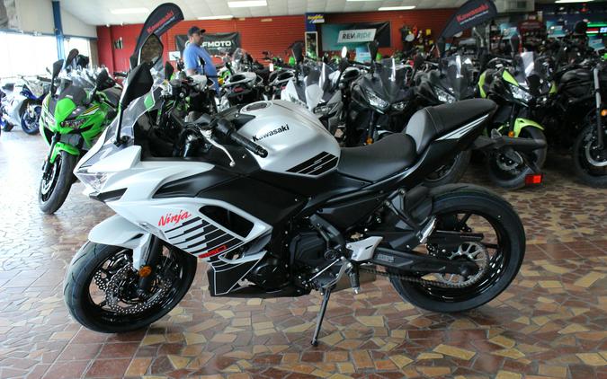 2026 Kawasaki NINJA 650 ABS Metallic Matte Whitish Silver/Metallic Flat Spark Black - TDAJ6909