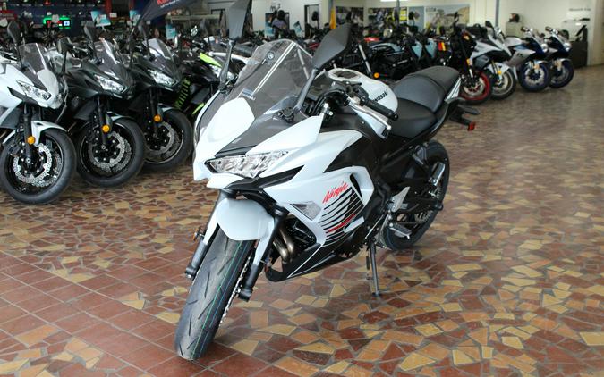 2026 Kawasaki NINJA 650 ABS Metallic Matte Whitish Silver/Metallic Flat Spark Black - TDAJ6909