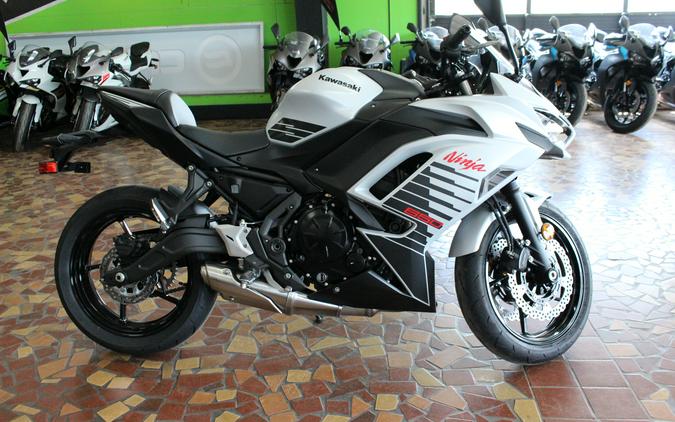 2026 Kawasaki NINJA 650 ABS Metallic Matte Whitish Silver/Metallic Flat Spark Black - TDAJ6909
