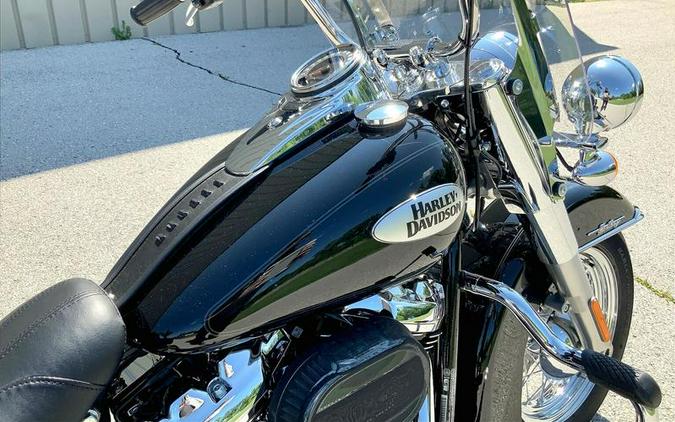 2022 Harley-Davidson® FLHCS - Heritage Classic 114