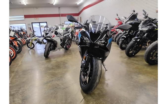 2025 Kawasaki Ninja ZX-6R Base