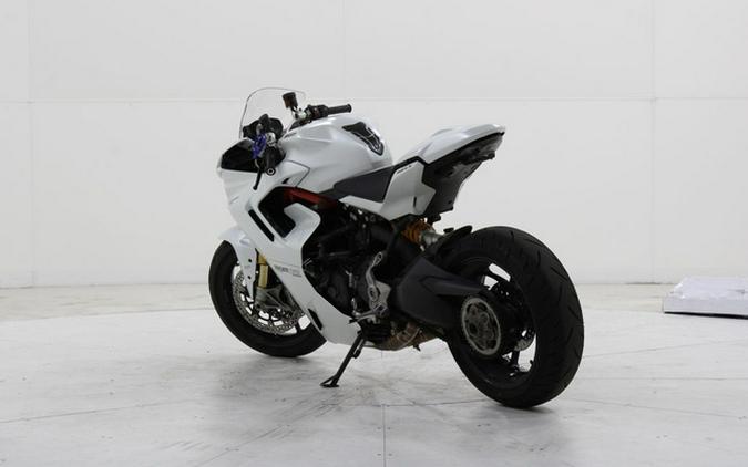 2022 Ducati SuperSport 950 S White Silk fairing