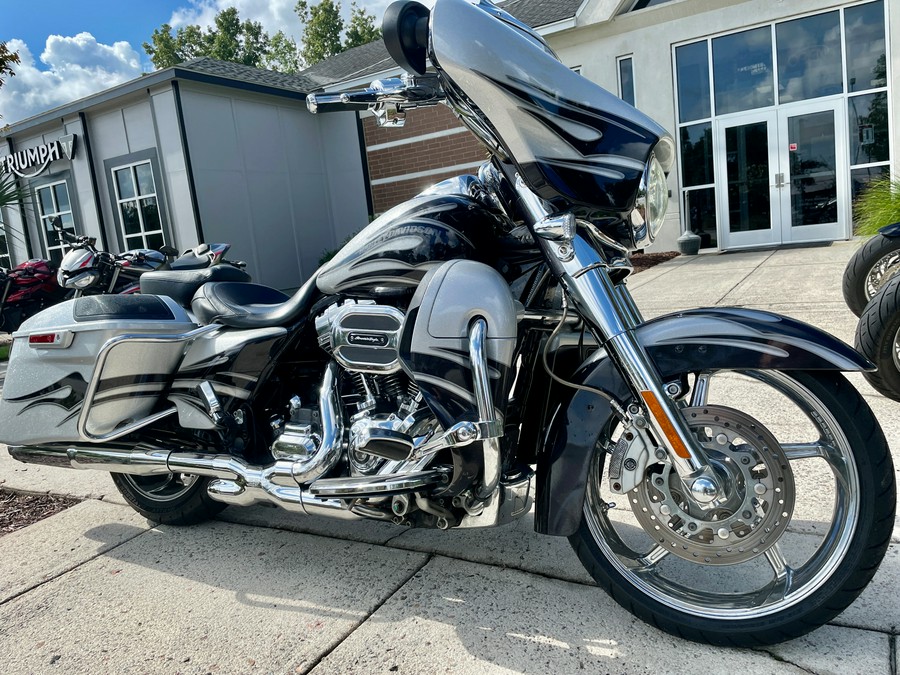 2015 Harley-Davidson CVO™ Street Glide®