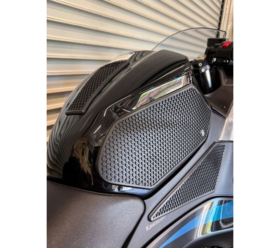 2025 Kawasaki Ninja 500 ABS Metallic Flat Spark Black/Metallic