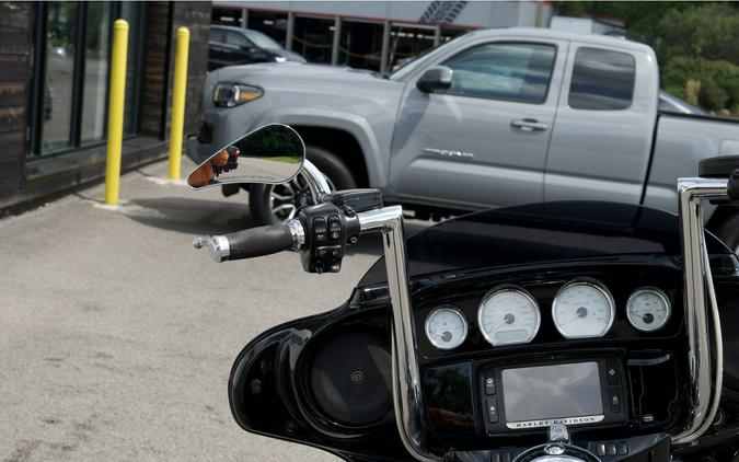 2014 Harley-Davidson® FLHXS Street Glide Special