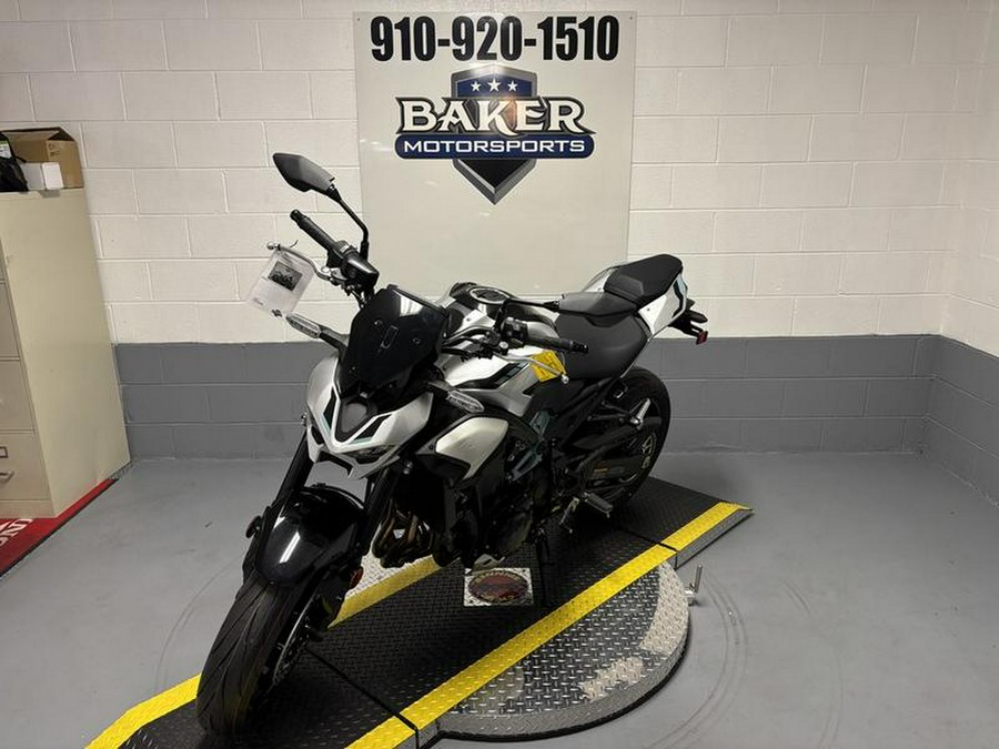 2025 Kawasaki ZR900SSFAN