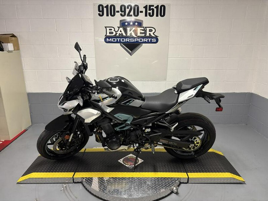 2025 Kawasaki ZR900SSFAN