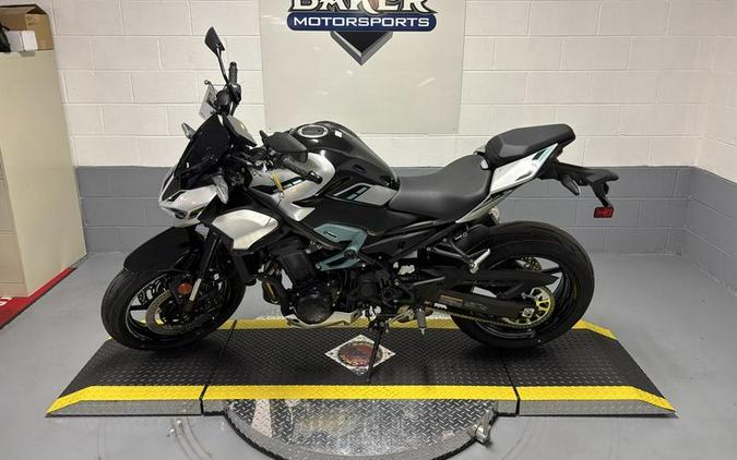 2025 Kawasaki ZR900SSFAN