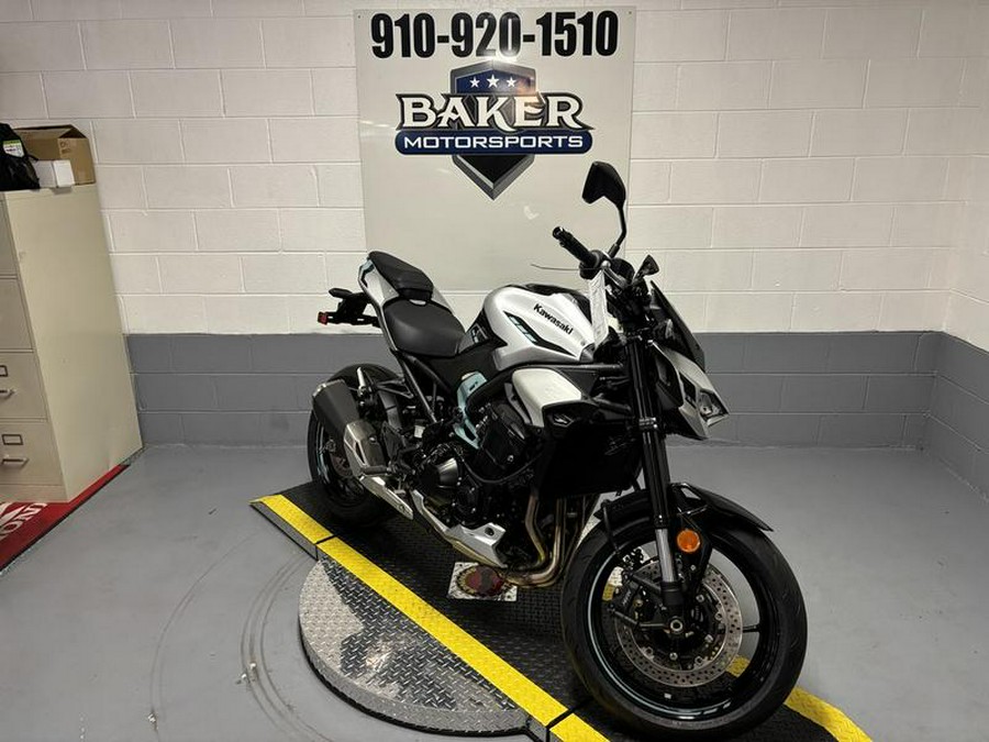 2025 Kawasaki ZR900SSFAN