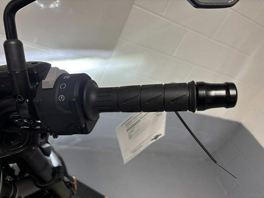 2025 Kawasaki ZR900SSFAN