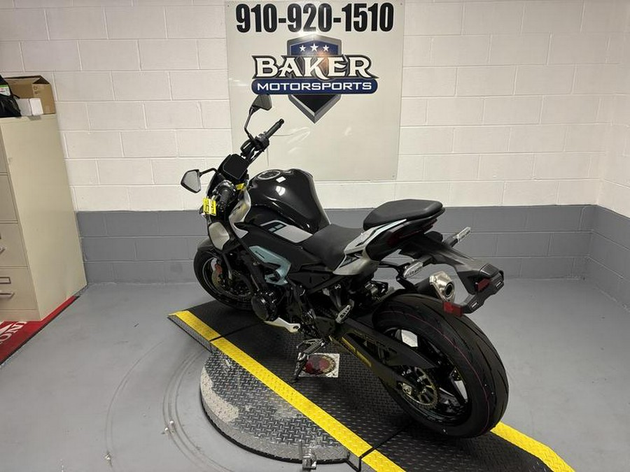 2025 Kawasaki ZR900SSFAN