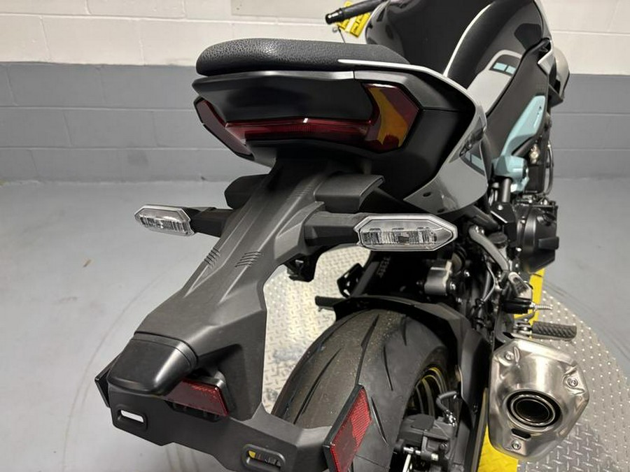 2025 Kawasaki ZR900SSFAN