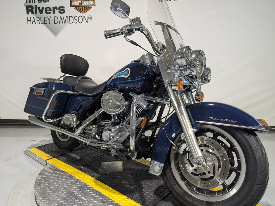 2004 Harley-Davidson® Road King® SOLID PEACE OFFICER
