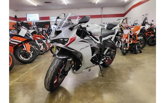 2025 Kawasaki Ninja® ZX™-6R Base