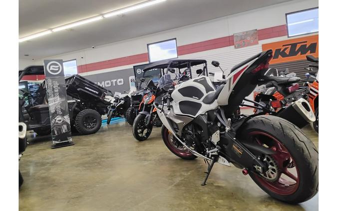 2025 Kawasaki Ninja® ZX™-6R Base