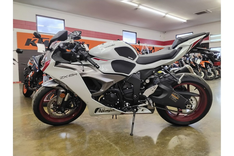 2025 Kawasaki Ninja® ZX™-6R Base